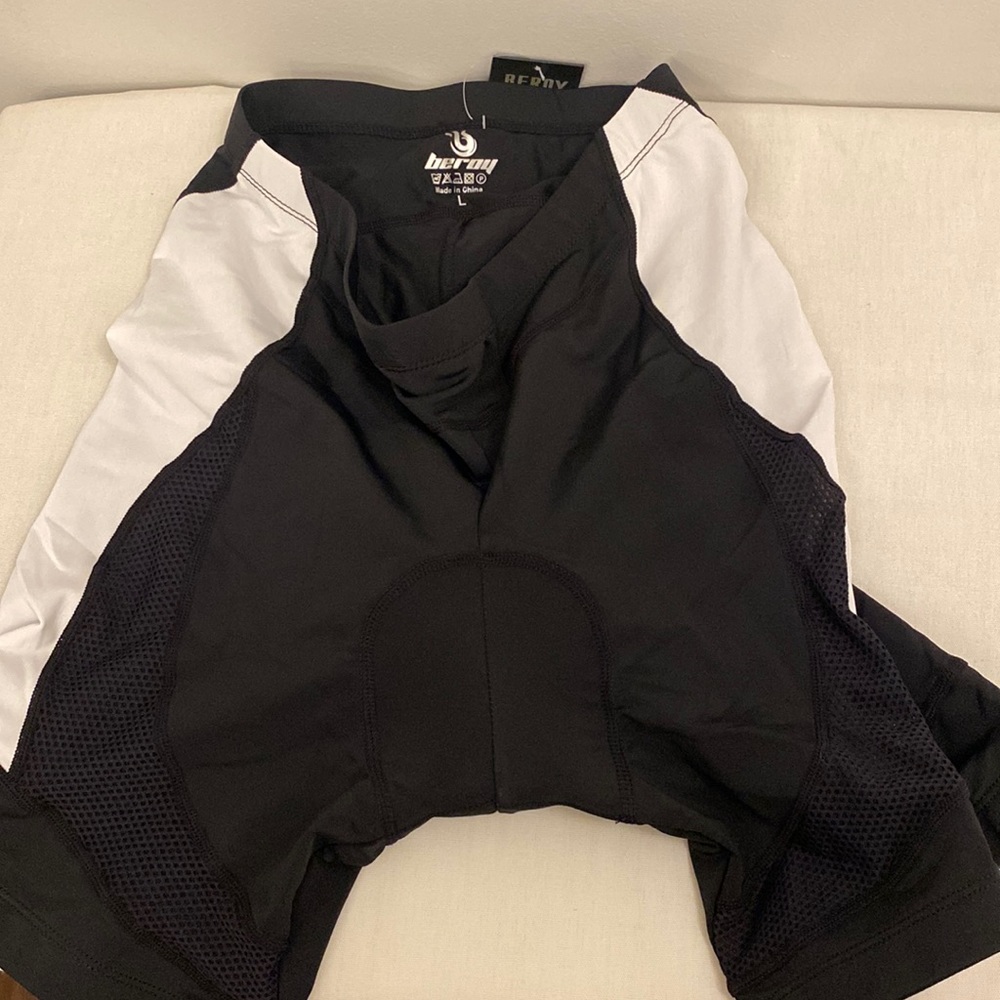 BNWT women’s padded biker shorts size large